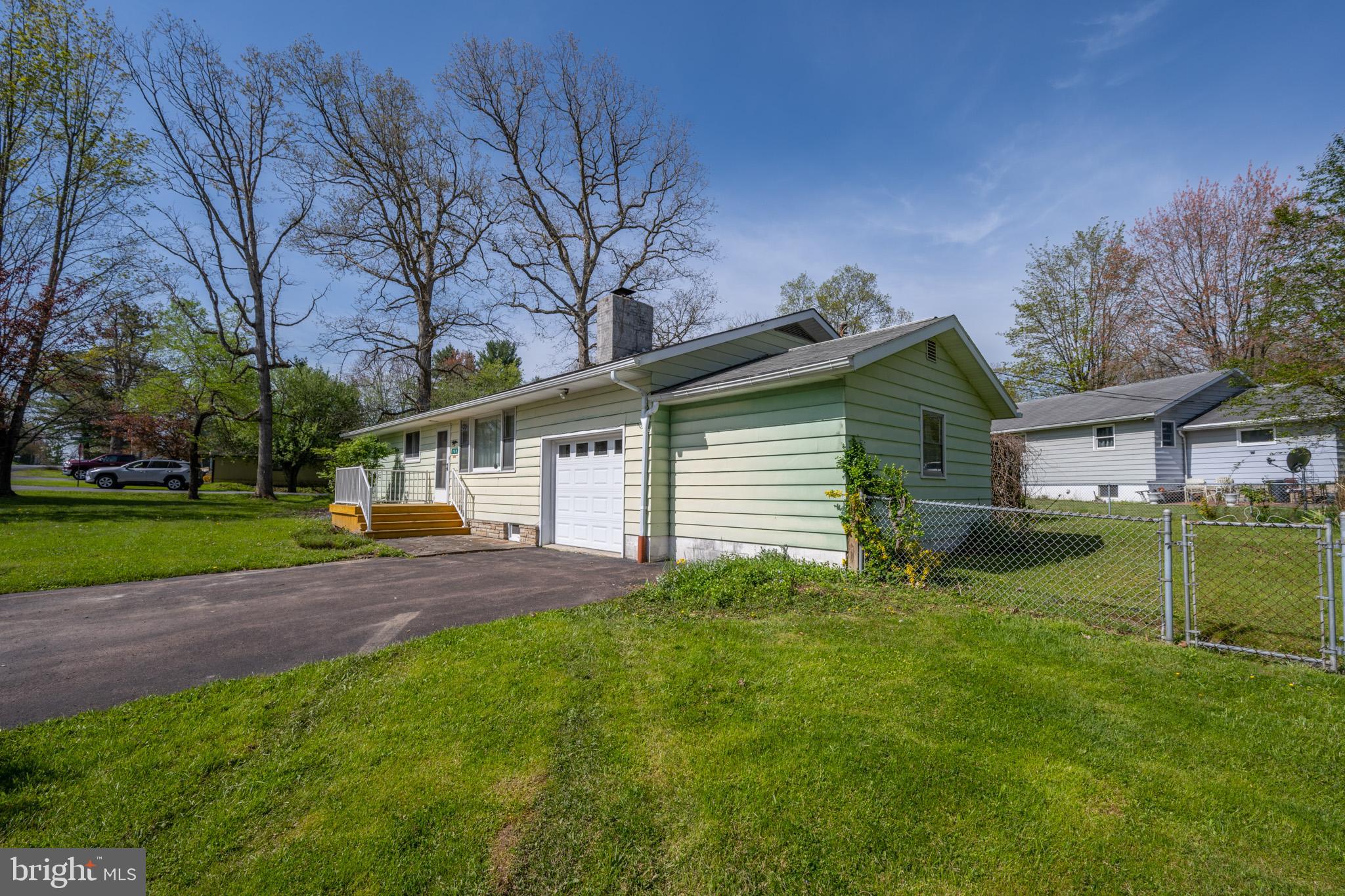 MOUNTAIN LAKE PARK - Residential