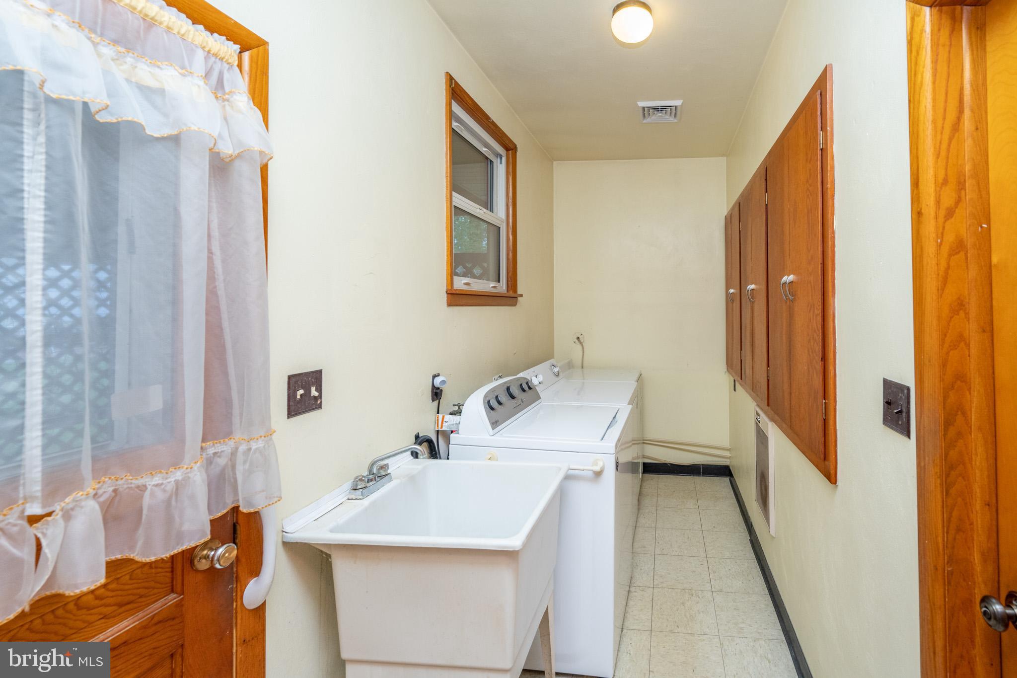 MOUNTAIN LAKE PARK - Residential