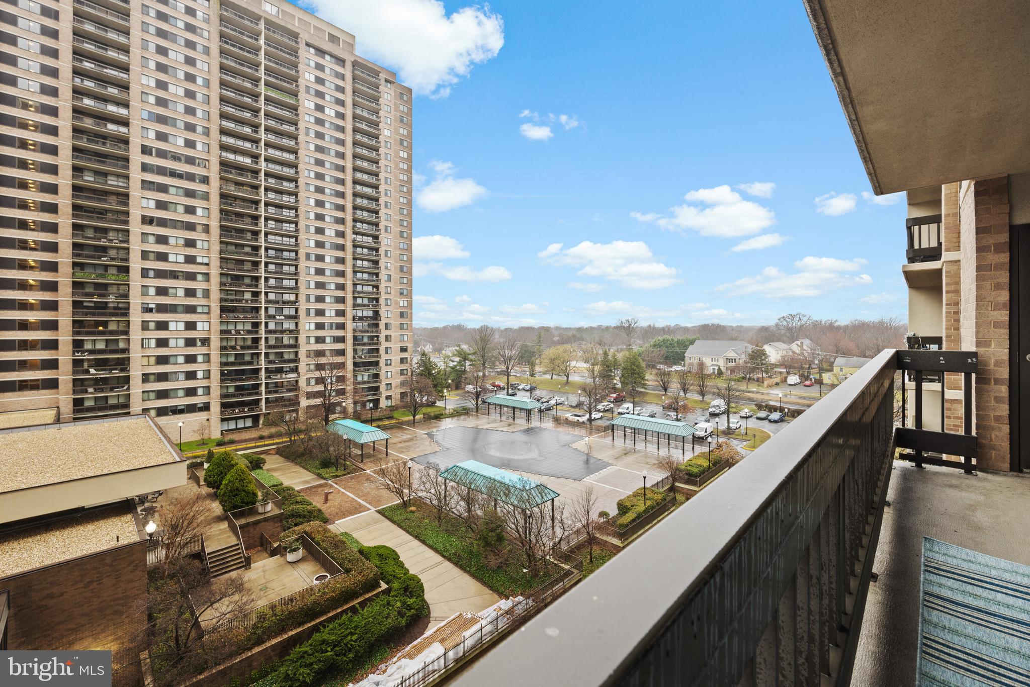 SKYLINE SQUARE CONDO - Residential