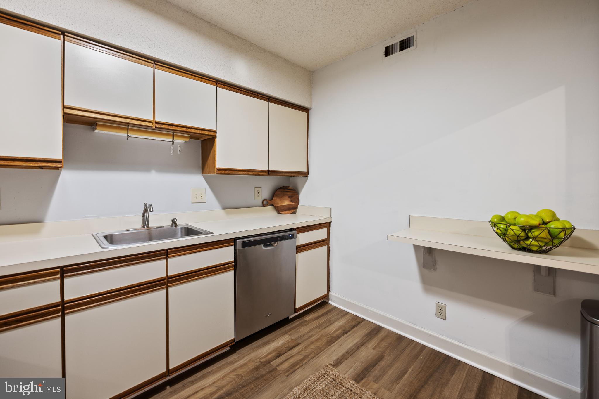 SKYLINE SQUARE CONDO - Residential