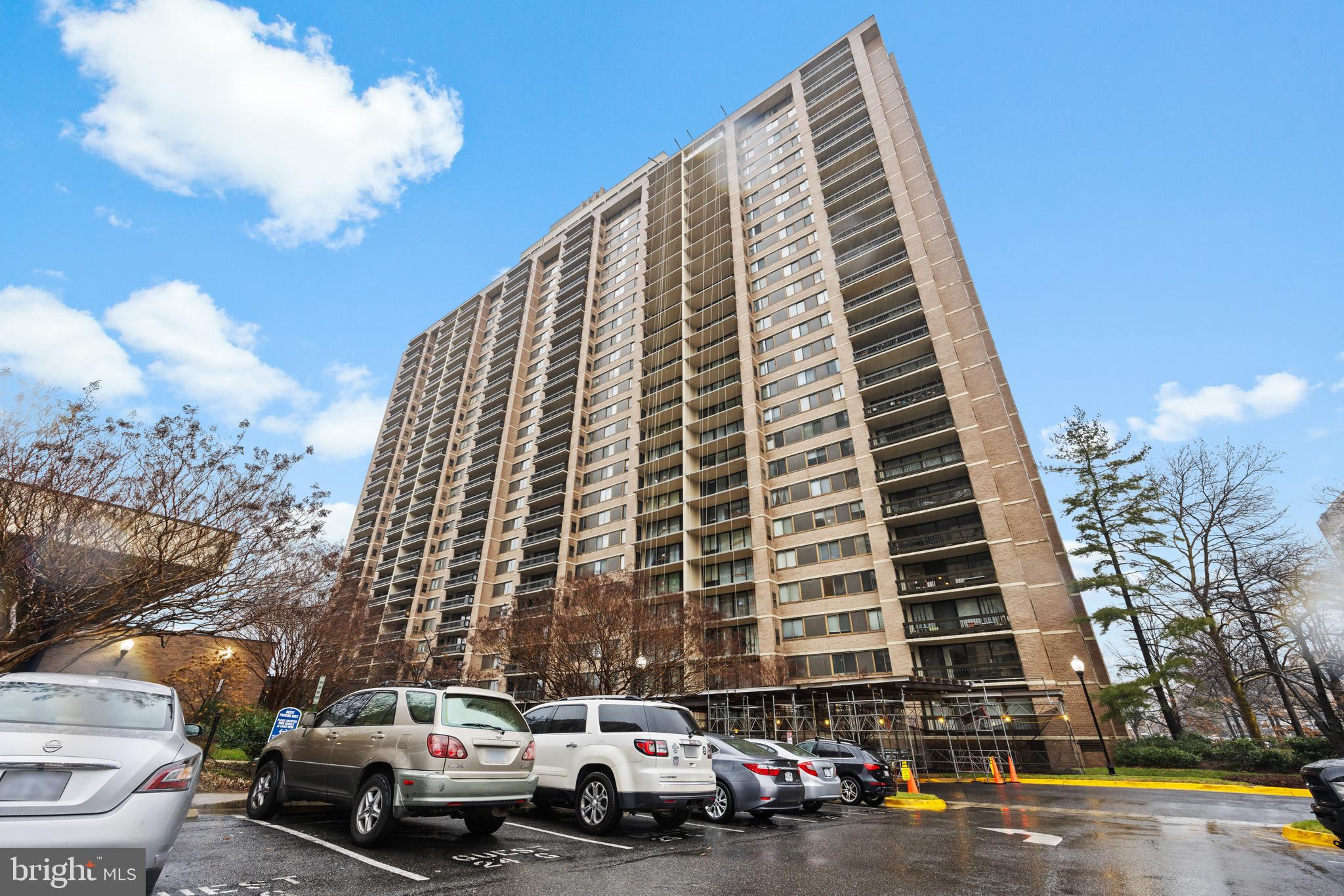 SKYLINE SQUARE CONDO - Residential