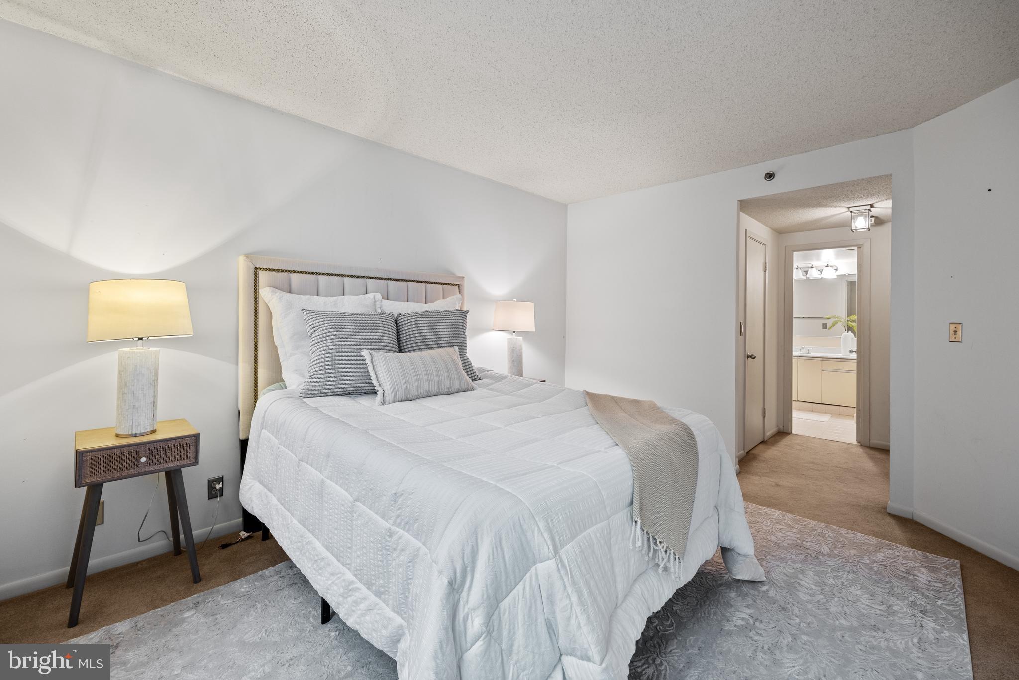 SKYLINE SQUARE CONDO - Residential