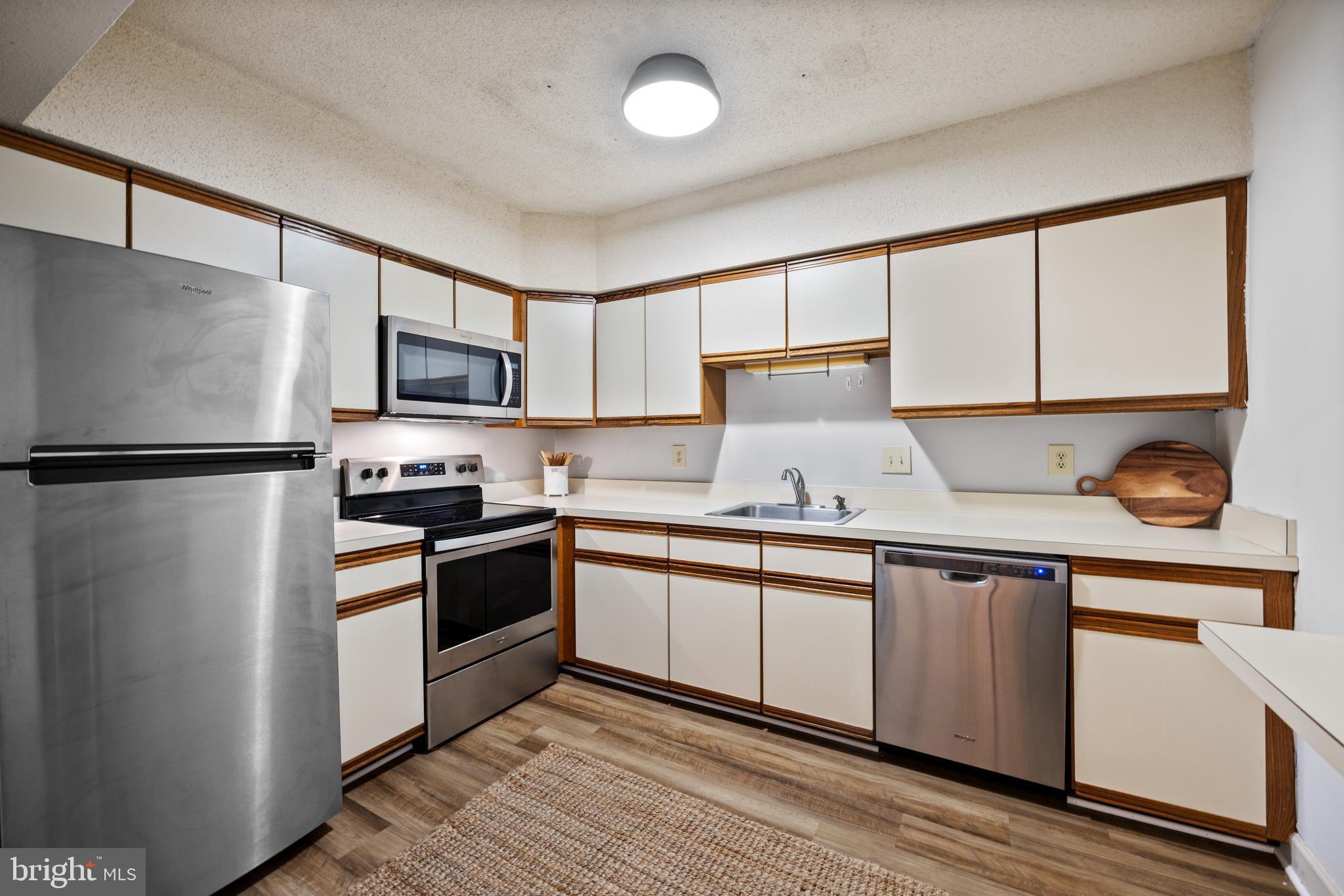 SKYLINE SQUARE CONDO - Residential