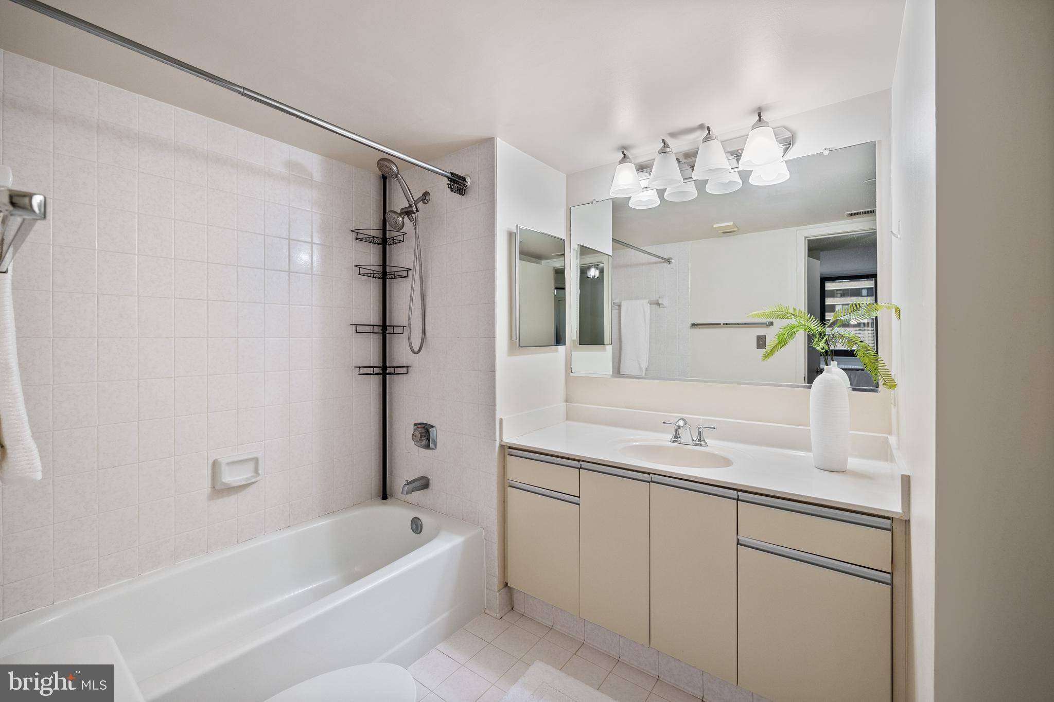 SKYLINE SQUARE CONDO - Residential