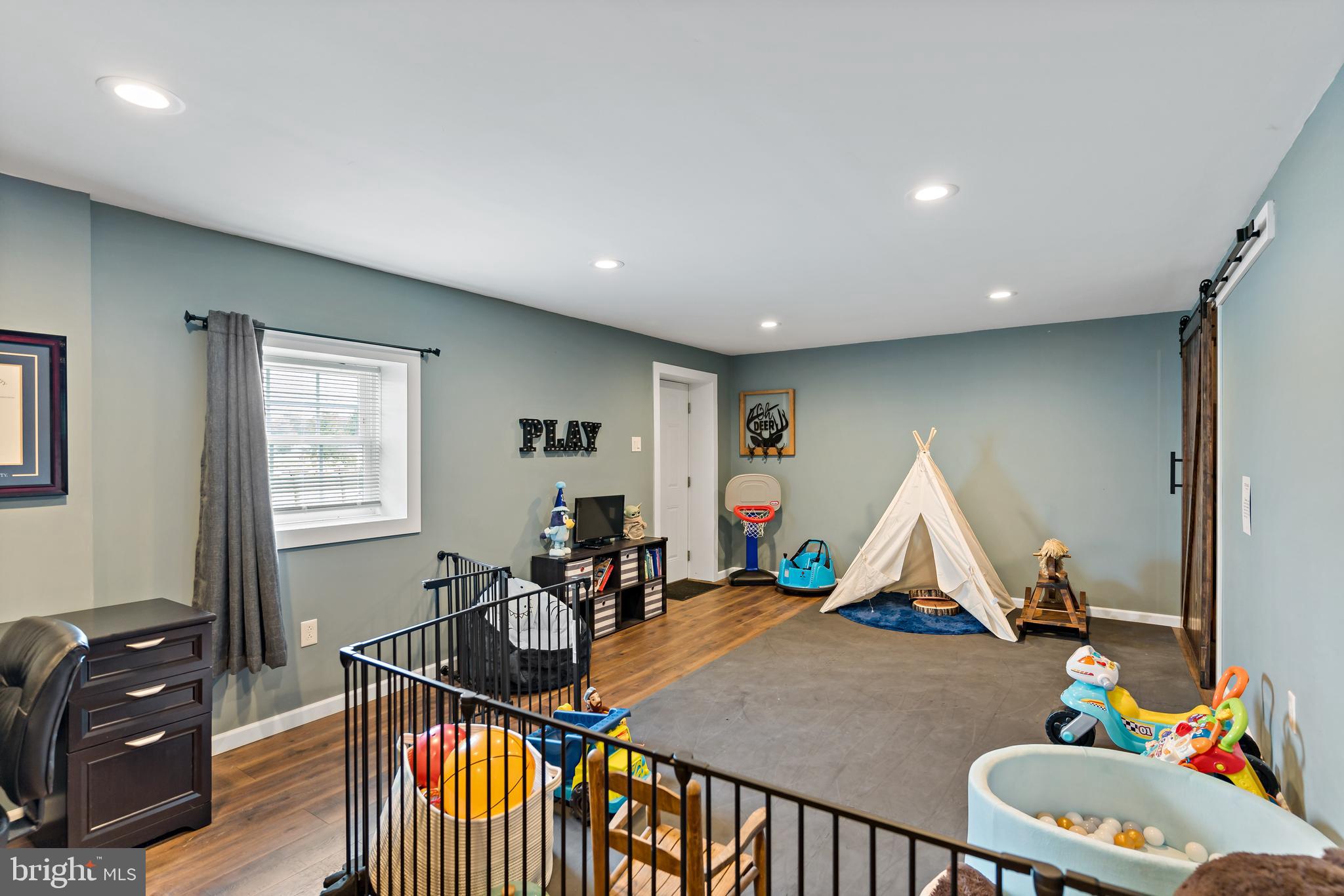 PEBBLE RIDGE - Residential