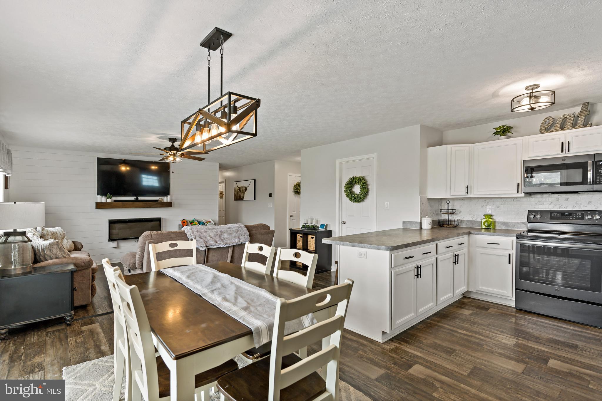 PEBBLE RIDGE - Residential