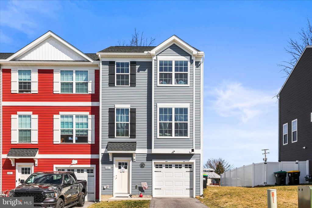 Photo of 101 Overlook Drive, HANOVER, PA 17331 (MLS # PAYK2099106)