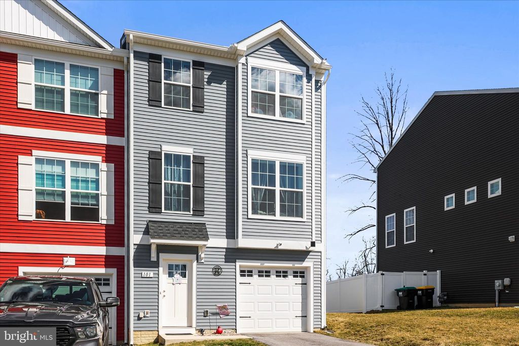 Photo of 101 Overlook Drive, HANOVER, PA 17331 (MLS # PAYK2099106)