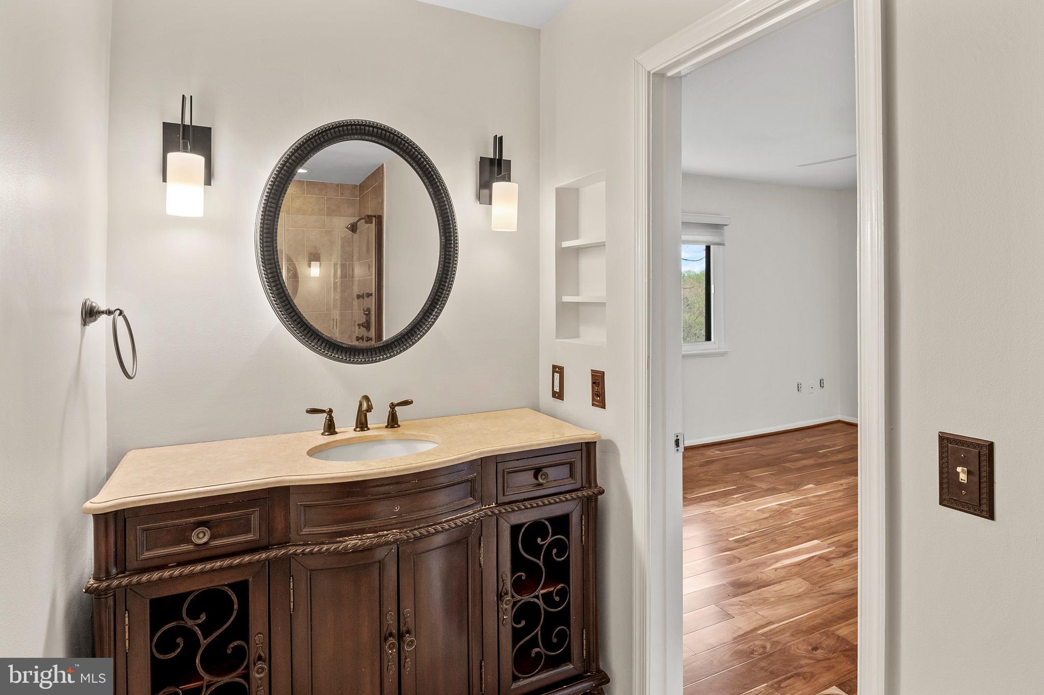 VANTAGE POINT - Residential