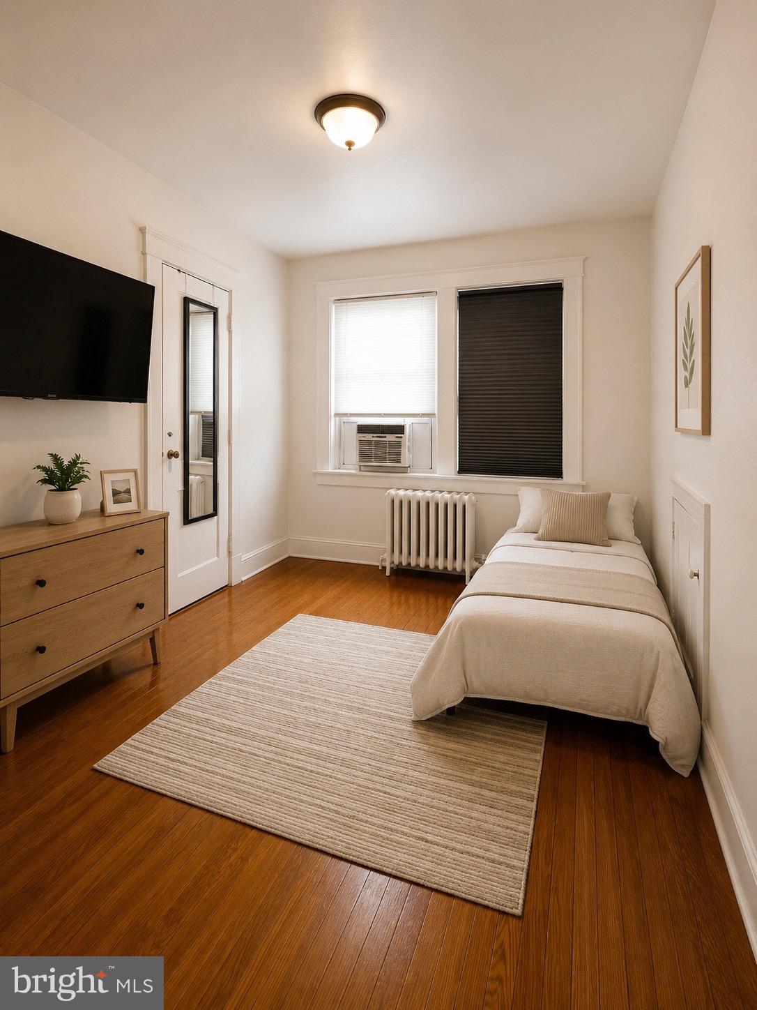 1543 E HUNTING PARK AVENUE