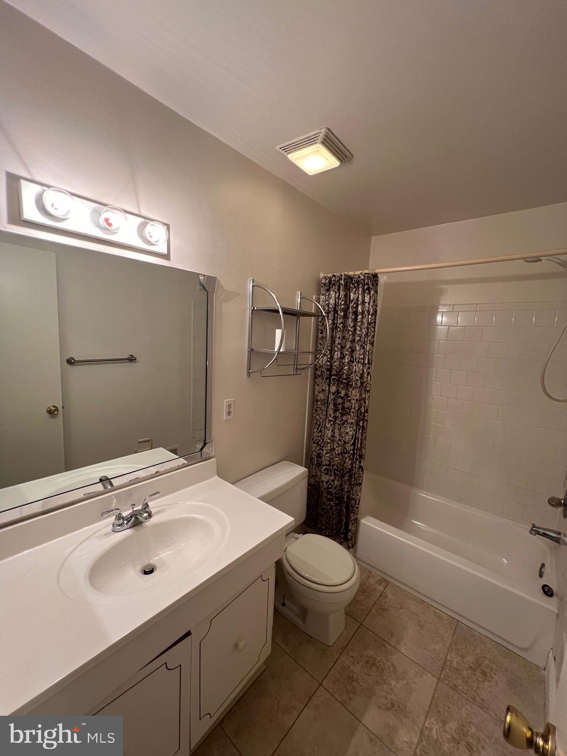 VILLAGE OF LONG REACH - Residential Lease