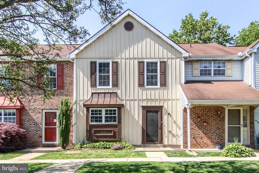 Great, updated, townhome in the Harrisburg area, perfect for first time home buyers or downsizers. 3 bedrooms/ 2.5 bath in over 1500 square feet. Roomie living area with working fireplace. Brand new paint, including painted ceilings throughout the entire home. Lovely patio out back to entertain and bbq. New vanity tops and mirrors in the bathrooms. Brand new light fixtures. Quiet area but close to shopping and restaurants. Schedule a showing today!