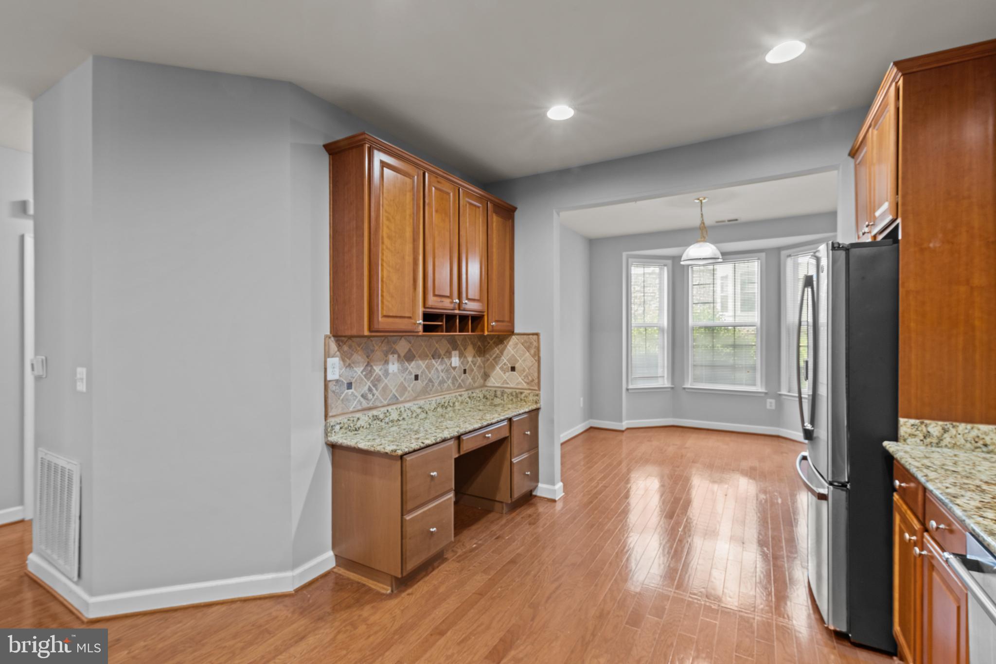 FOUR SEASONS - Residential