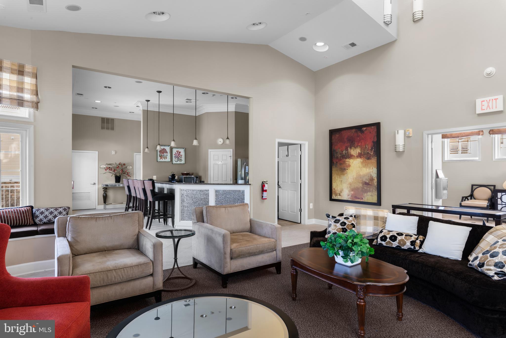 FOUR SEASONS - Residential