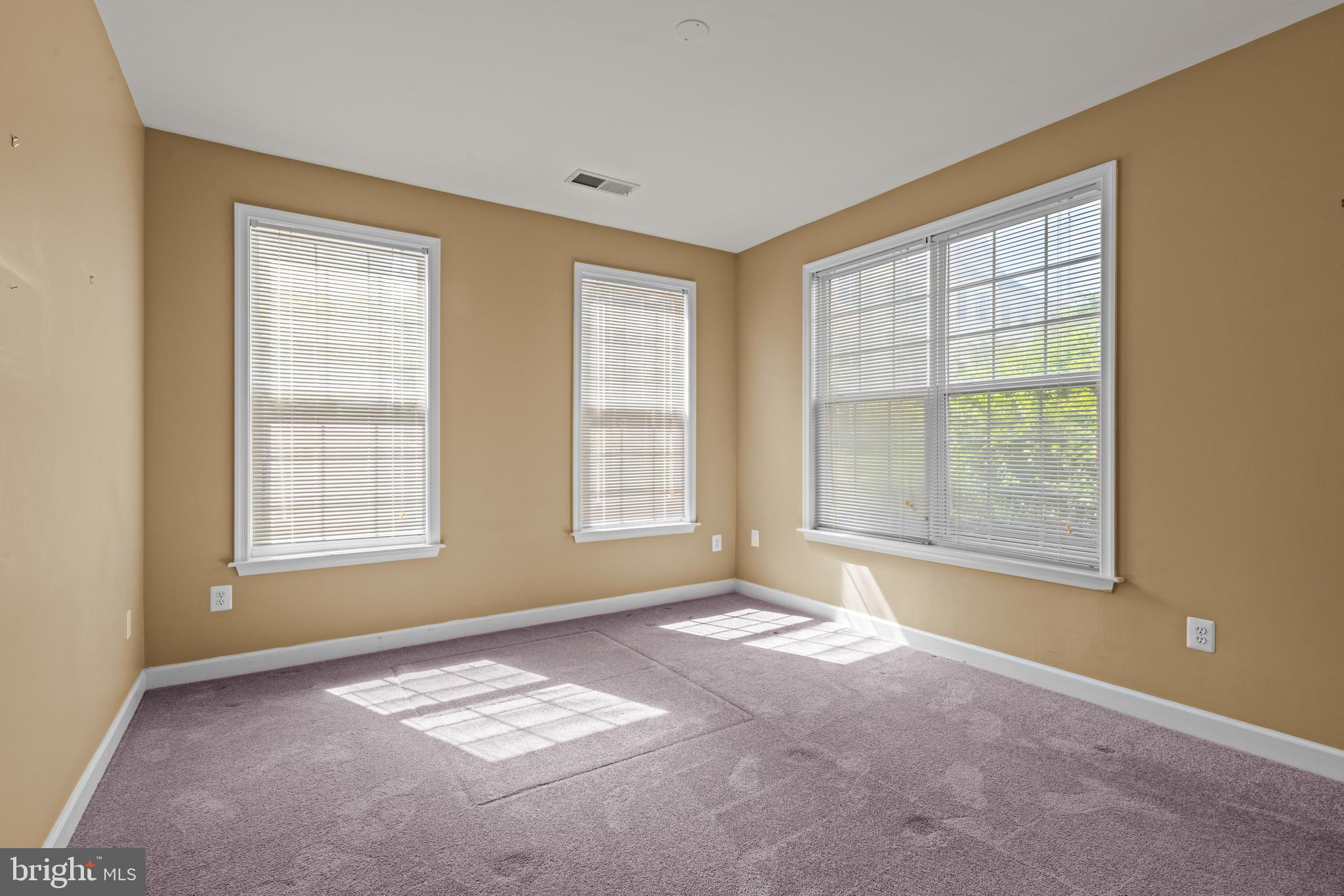 FOUR SEASONS - Residential