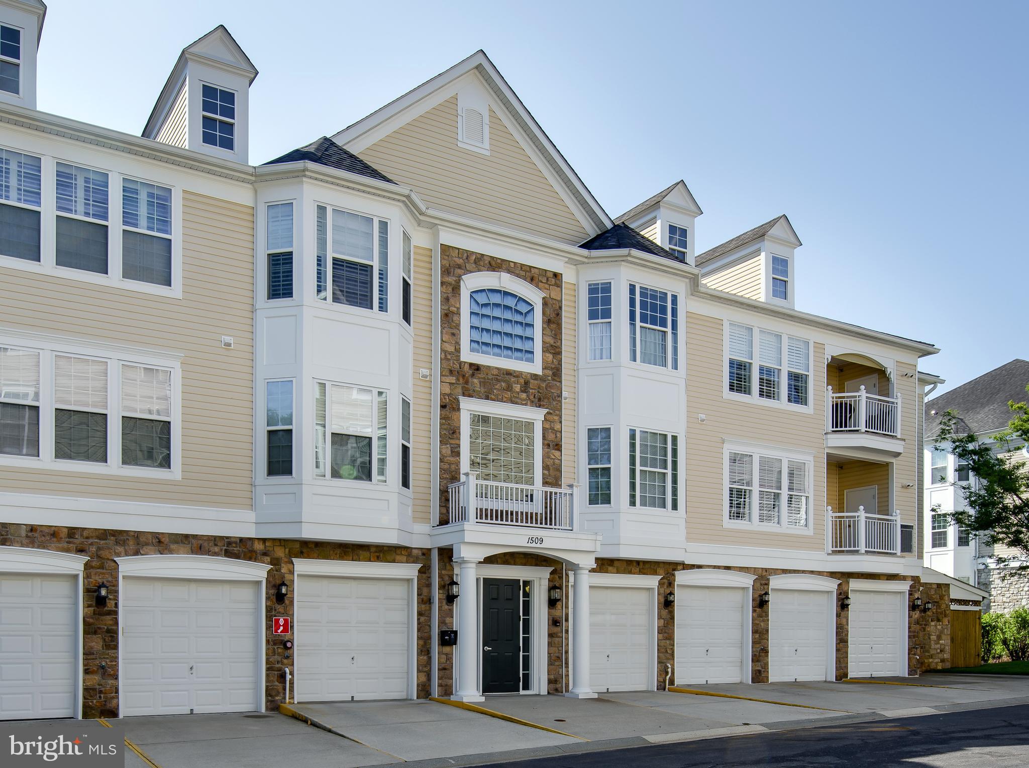 FOUR SEASONS - Residential