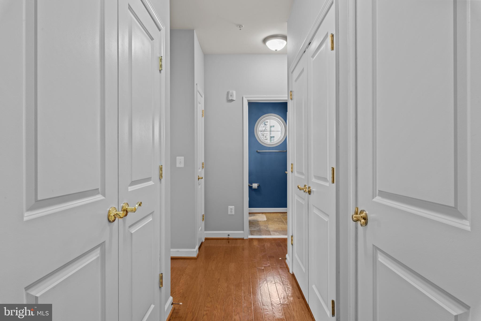 FOUR SEASONS - Residential