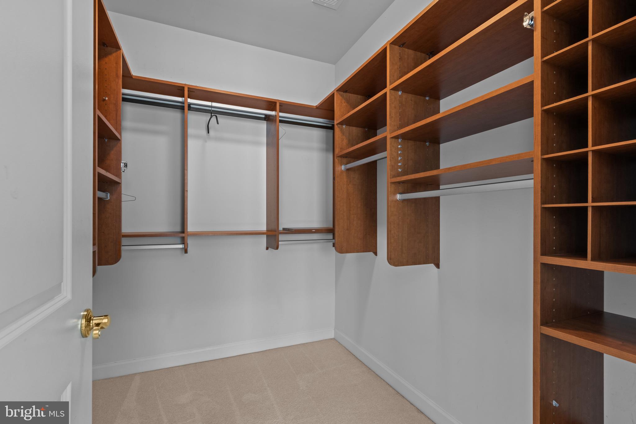 FOUR SEASONS - Residential