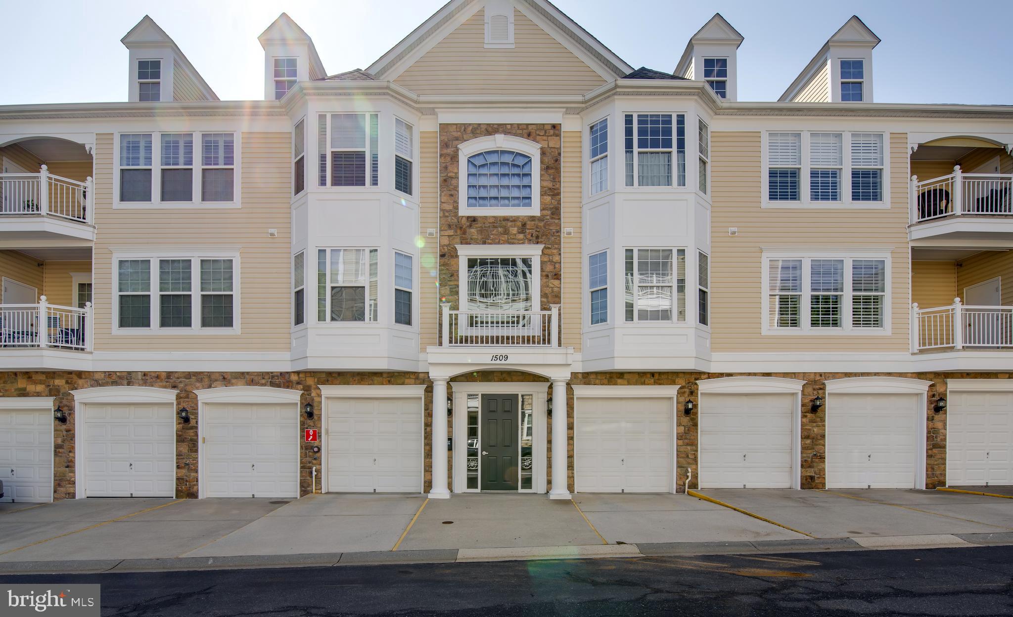 FOUR SEASONS - Residential