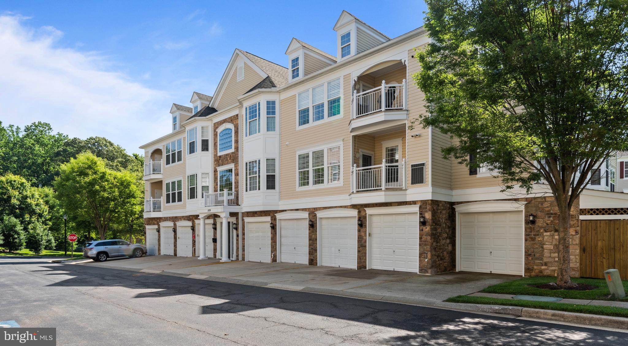 FOUR SEASONS - Residential