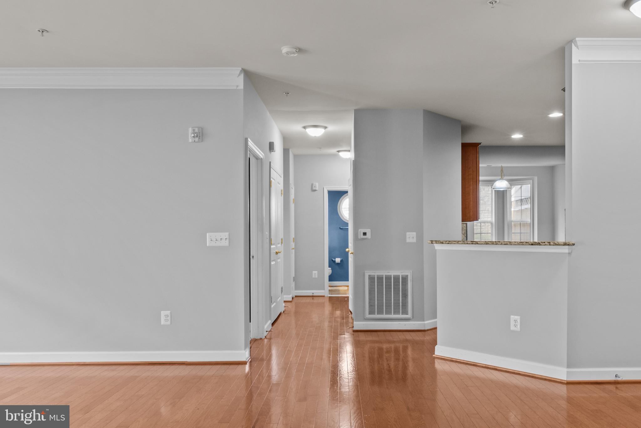 FOUR SEASONS - Residential