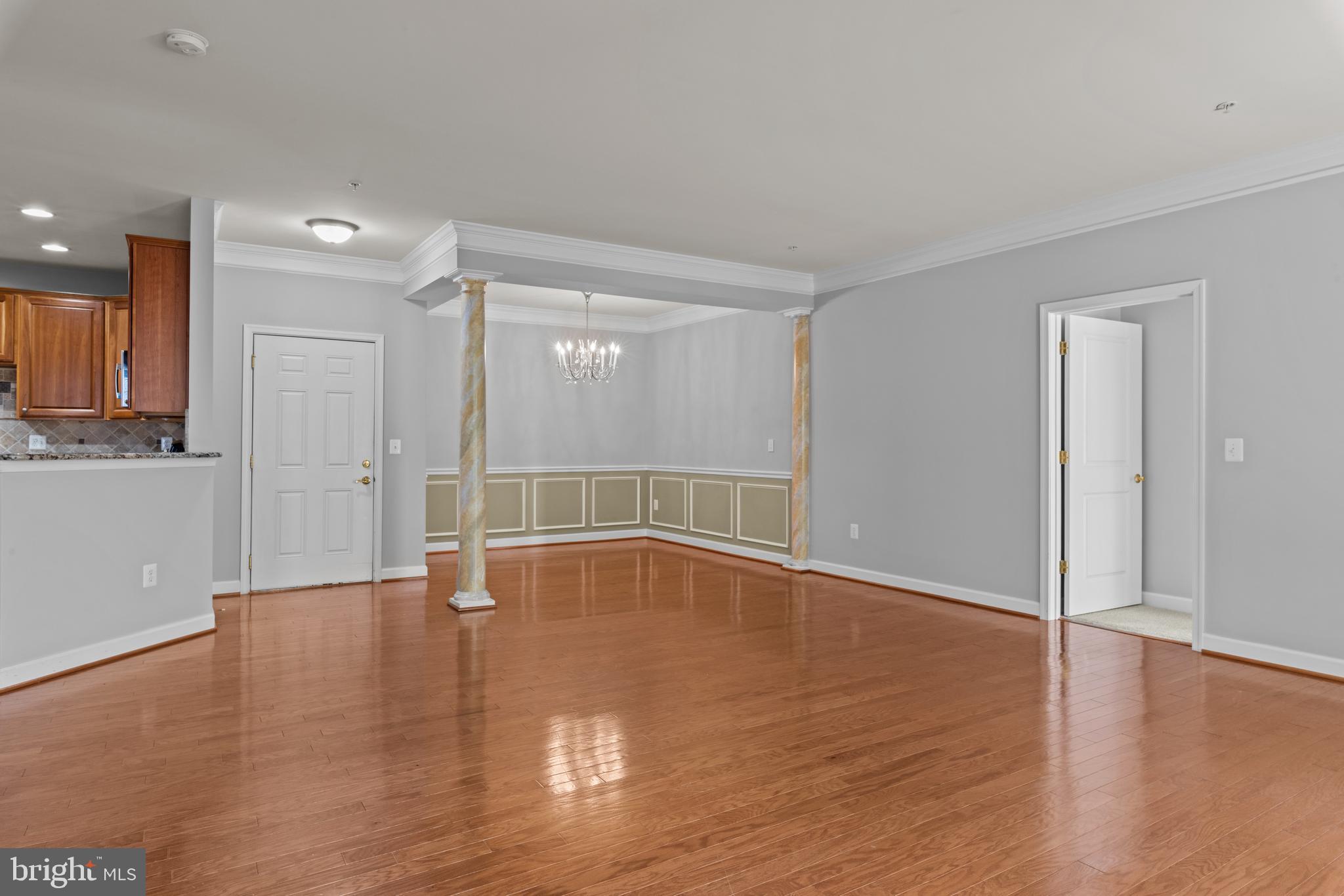 FOUR SEASONS - Residential