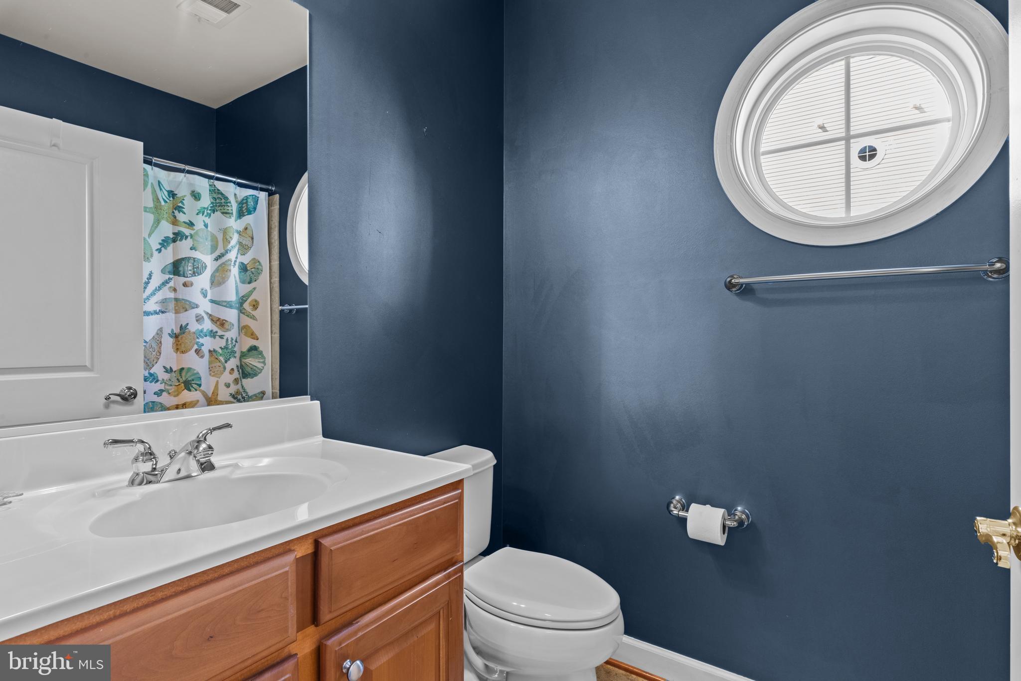 FOUR SEASONS - Residential