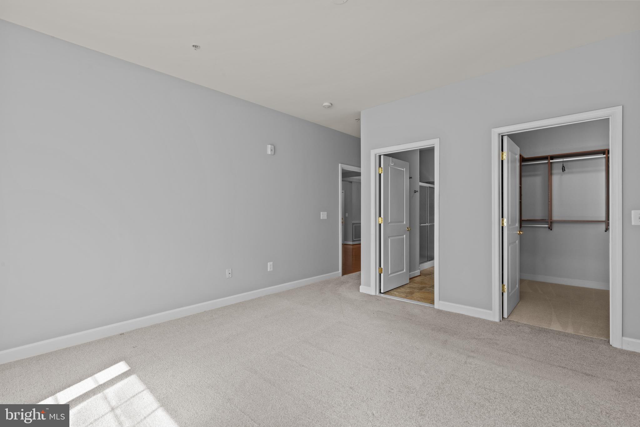 FOUR SEASONS - Residential