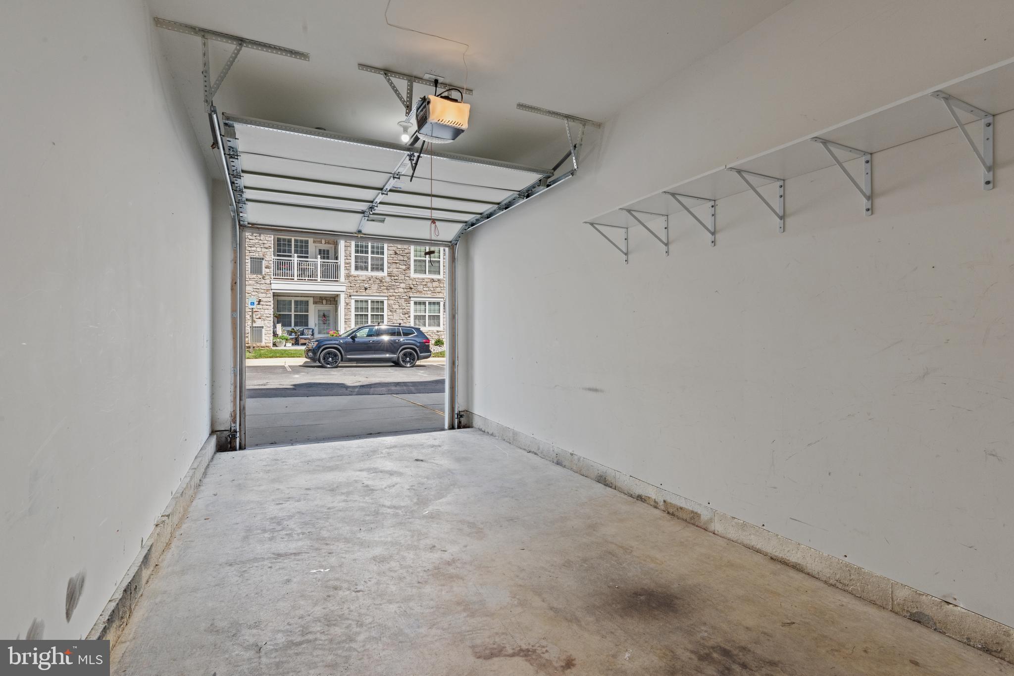 FOUR SEASONS - Residential