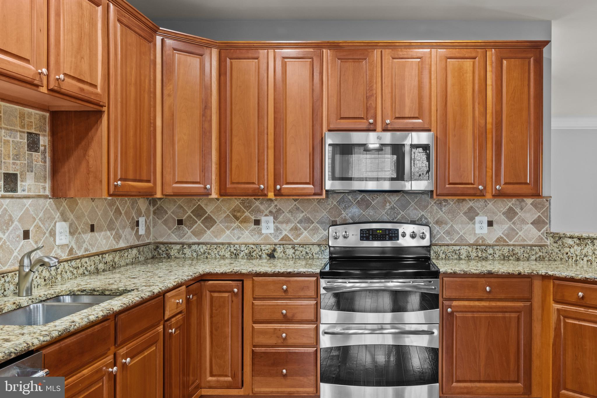 FOUR SEASONS - Residential