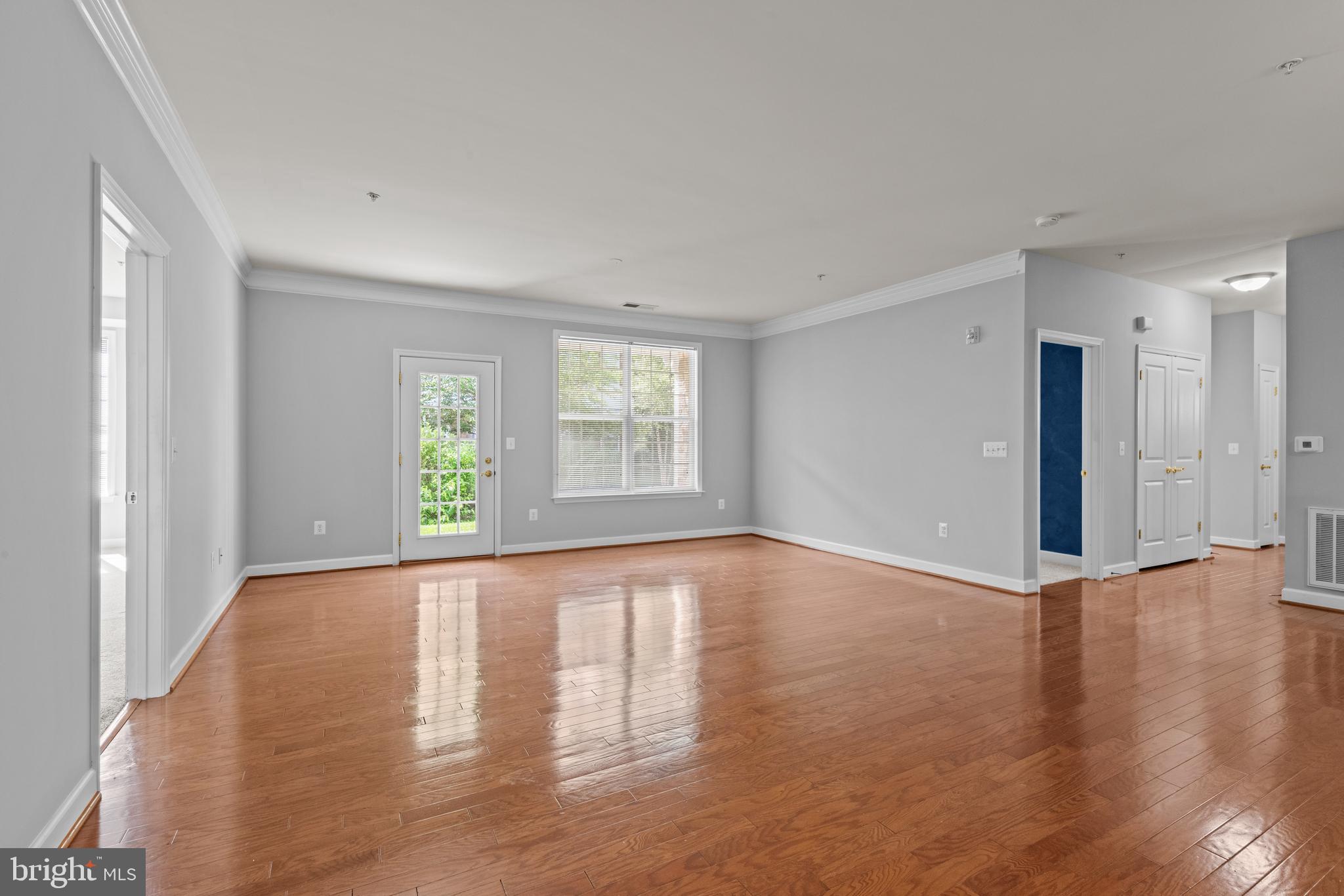 FOUR SEASONS - Residential