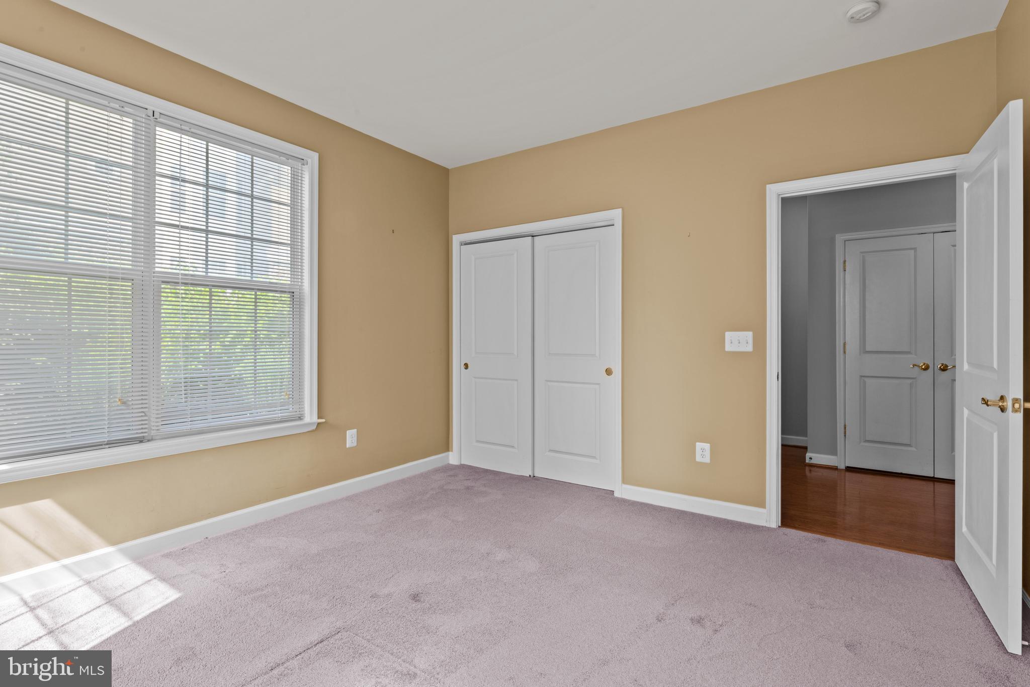 FOUR SEASONS - Residential