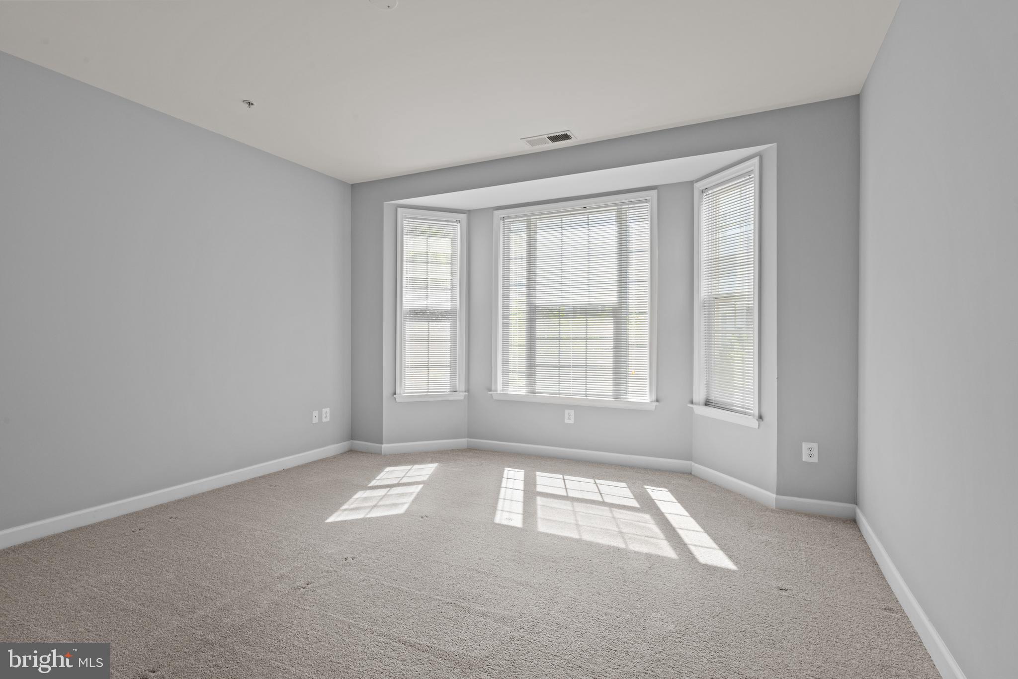 FOUR SEASONS - Residential