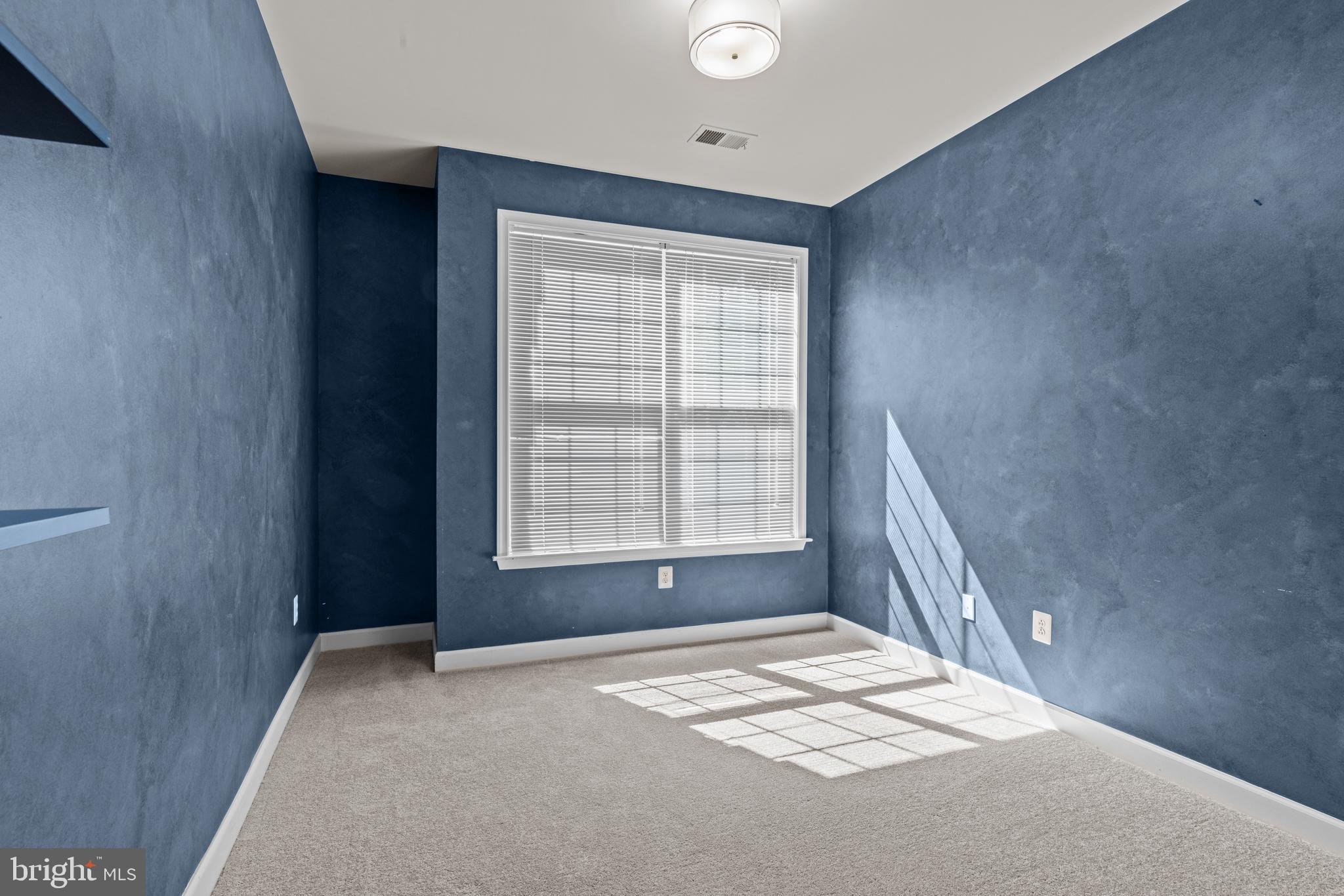 FOUR SEASONS - Residential