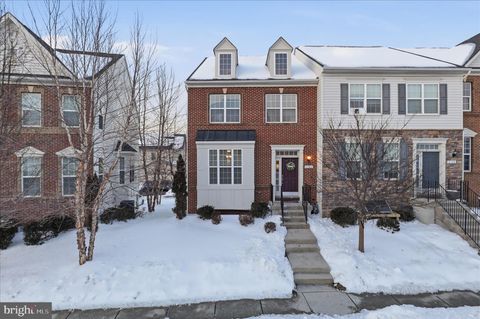 Photo of 2124 Garden Grove Lane, BOWIE, MD 20721 (MLS # MDPG2189468)