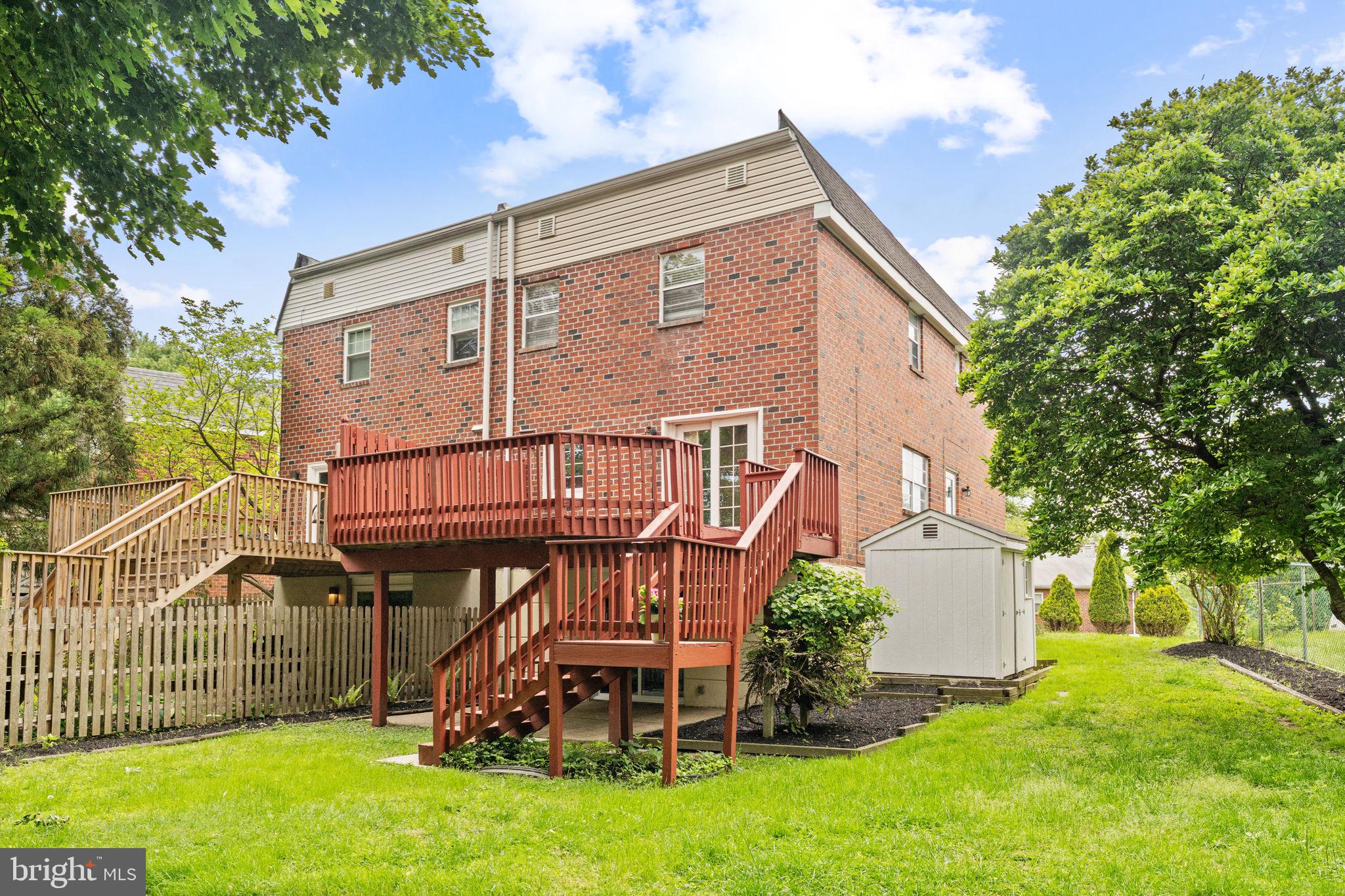 ROXBOROUGH - Residential