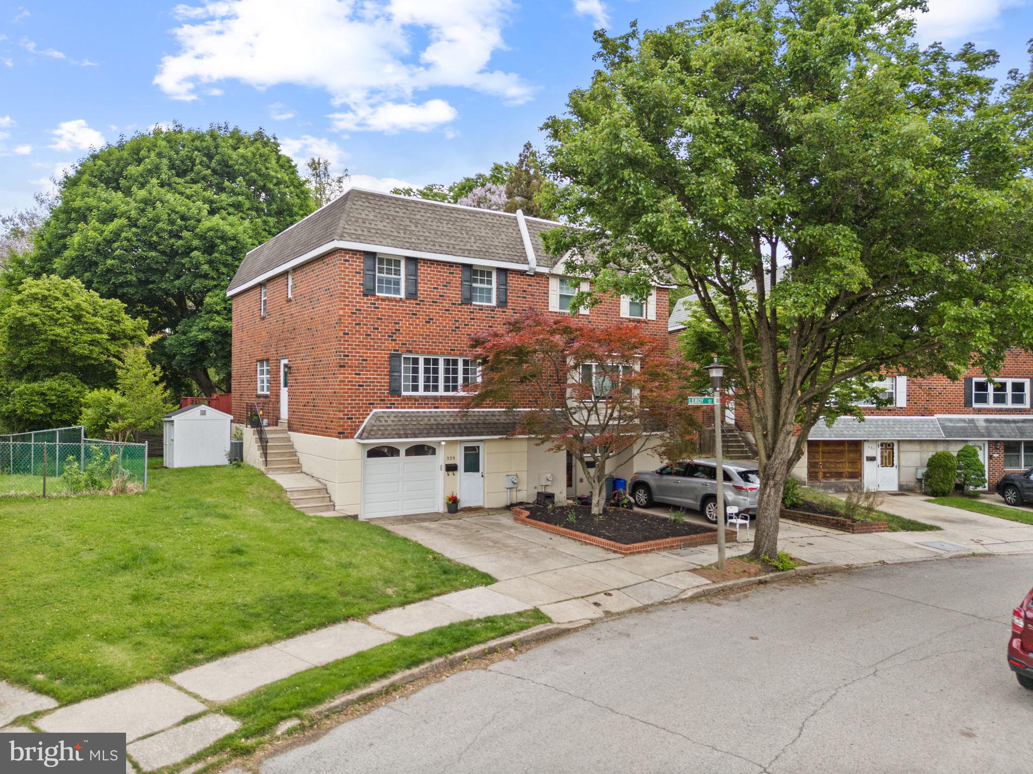ROXBOROUGH - Residential