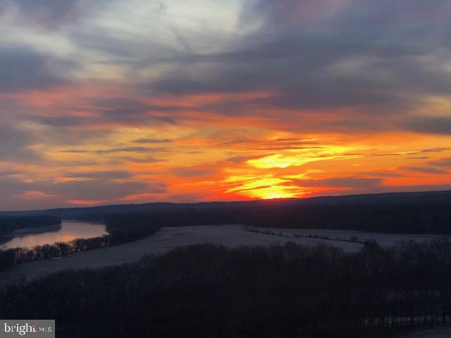 RIVERVIEW AT LANSDOWNE WOODS - Residential