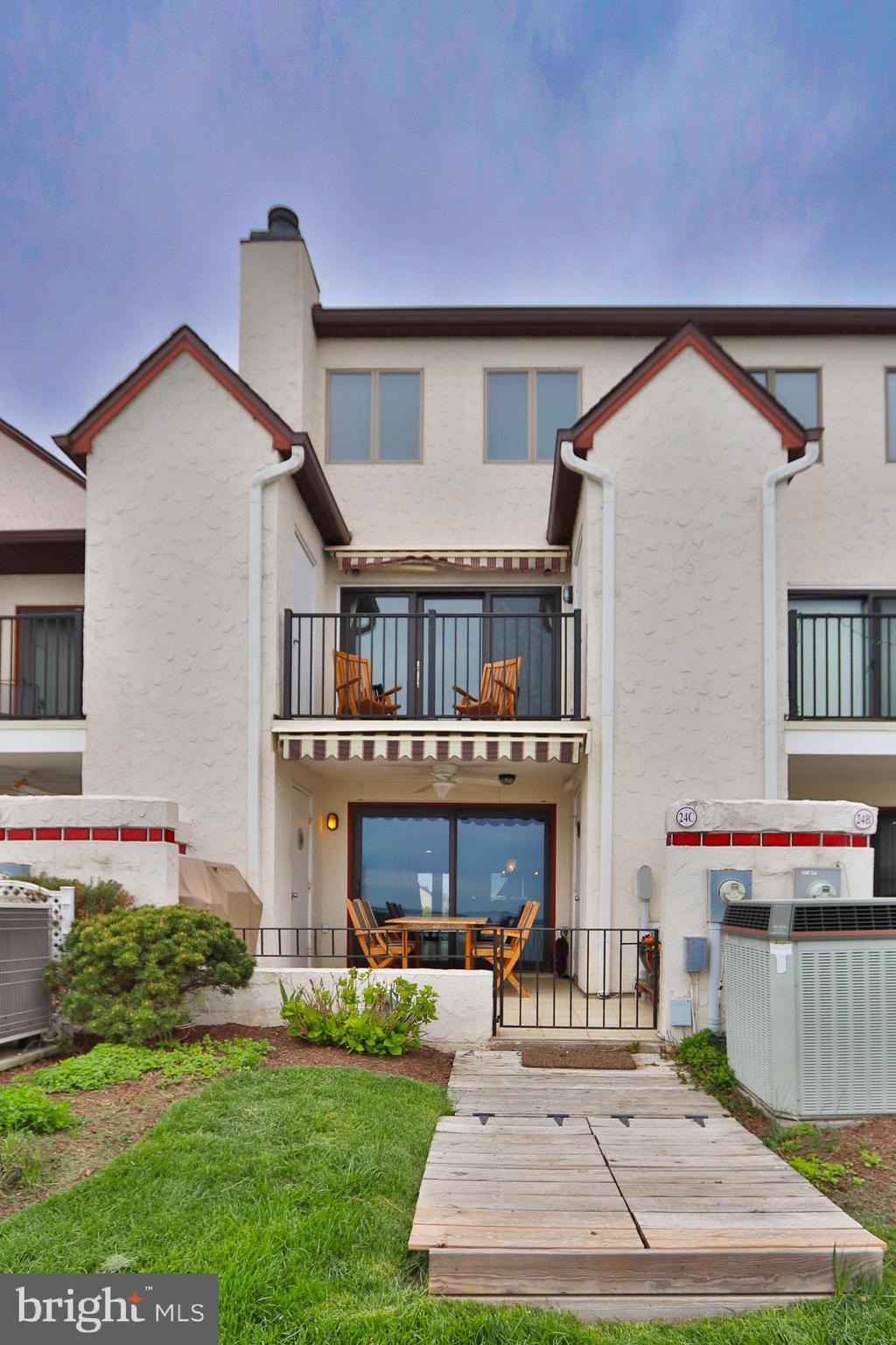 QUEENS LANDING - Residential