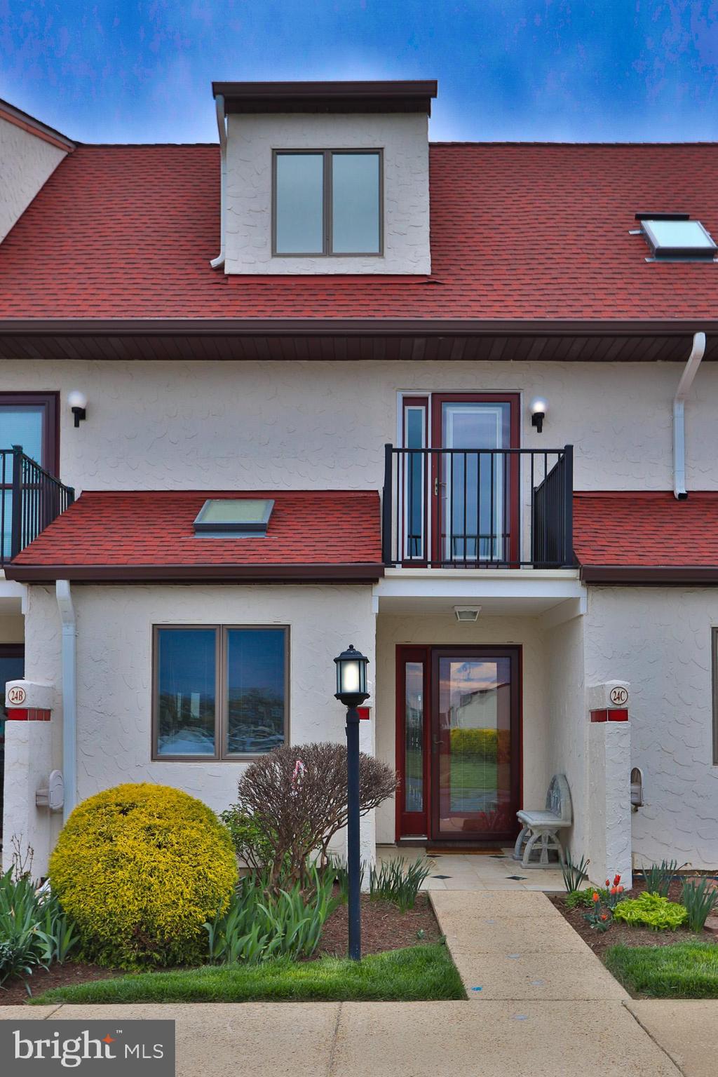 QUEENS LANDING - Residential