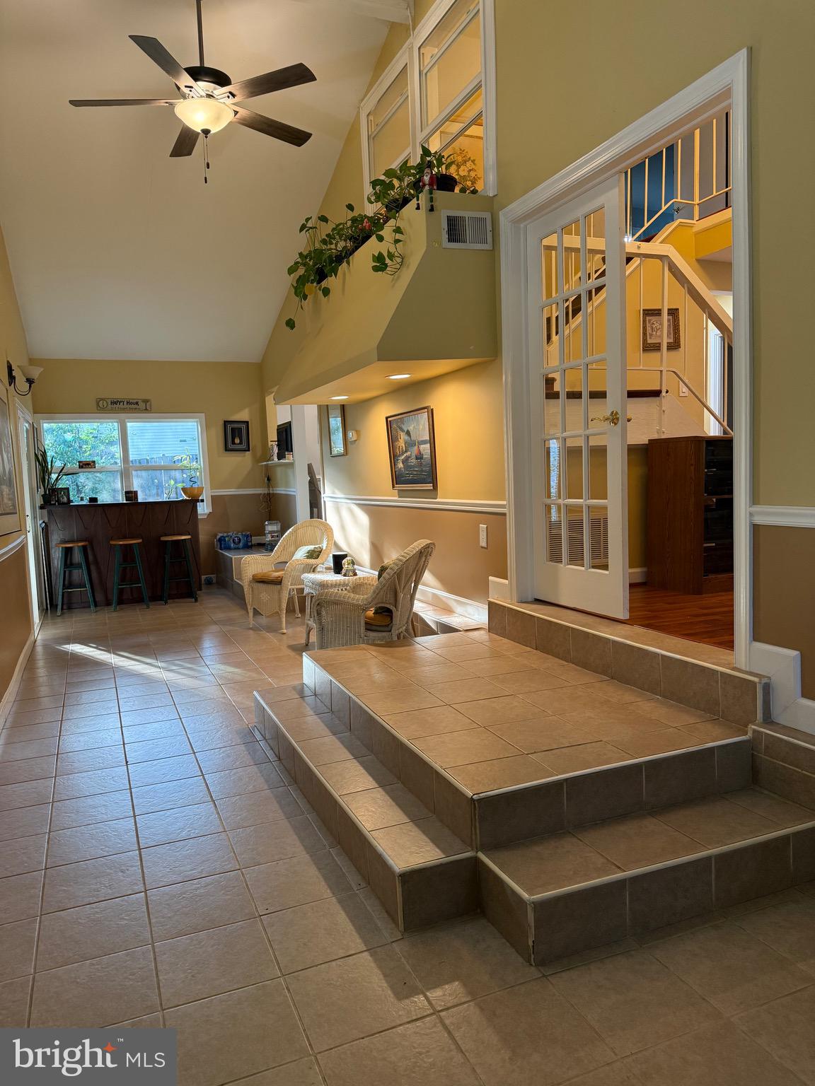 6820 VANTAGE DRIVE