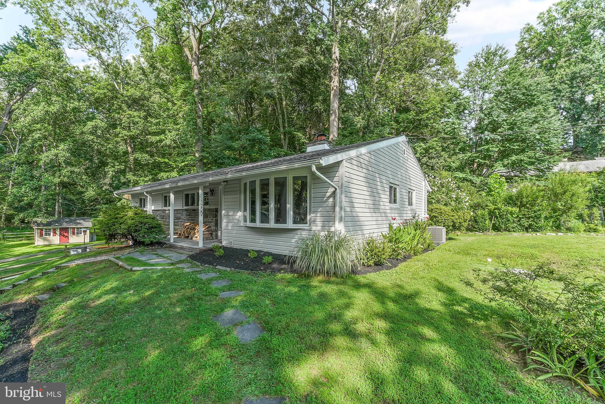 1227 HUNT CLUB LANE