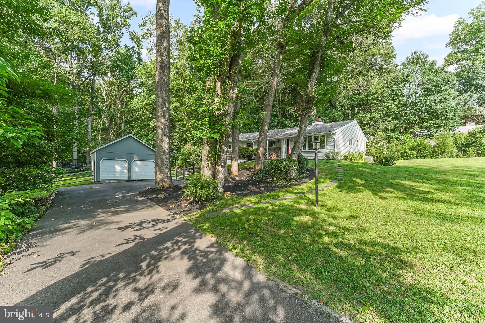 1227 HUNT CLUB LANE