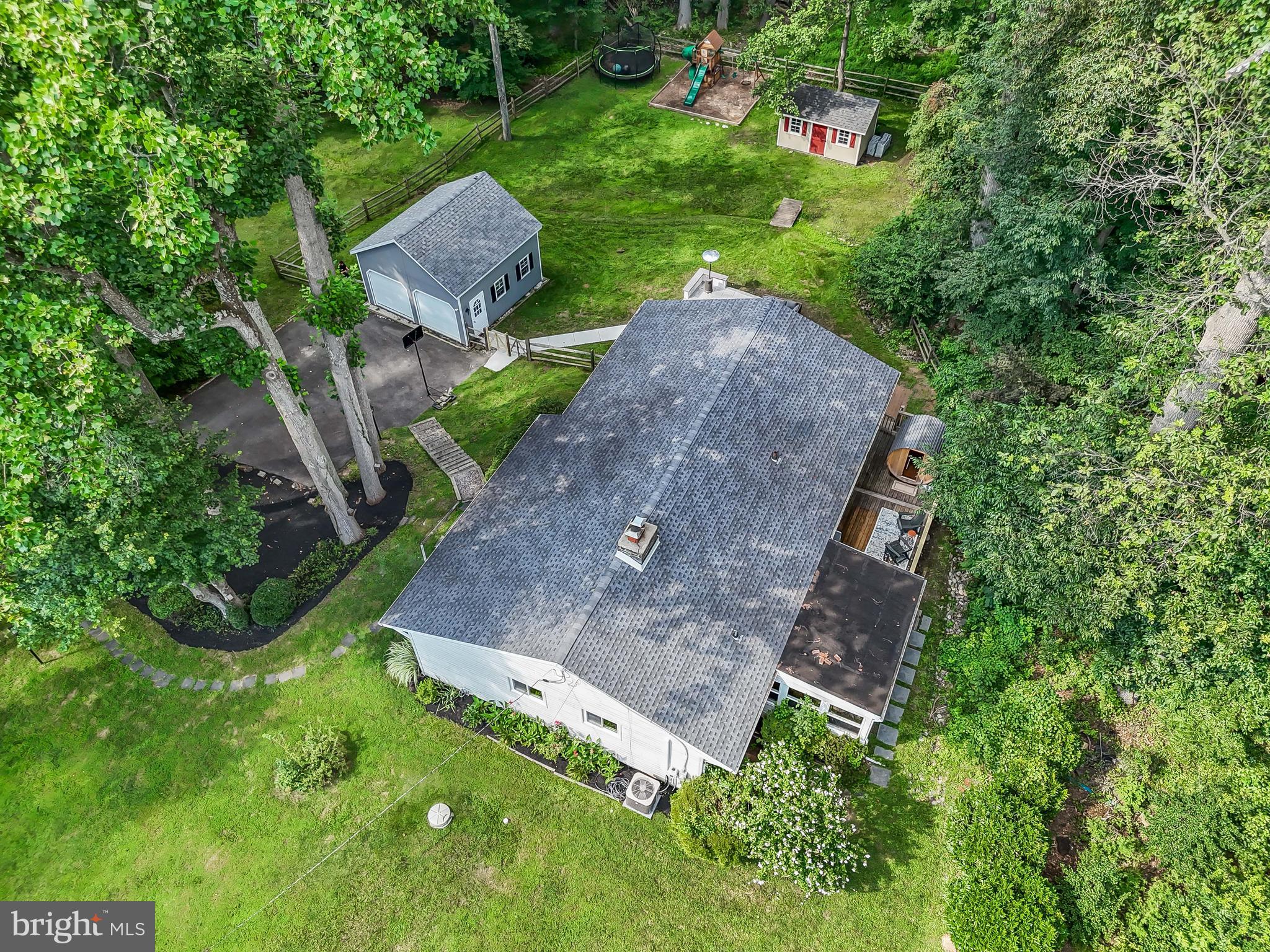 1227 HUNT CLUB LANE