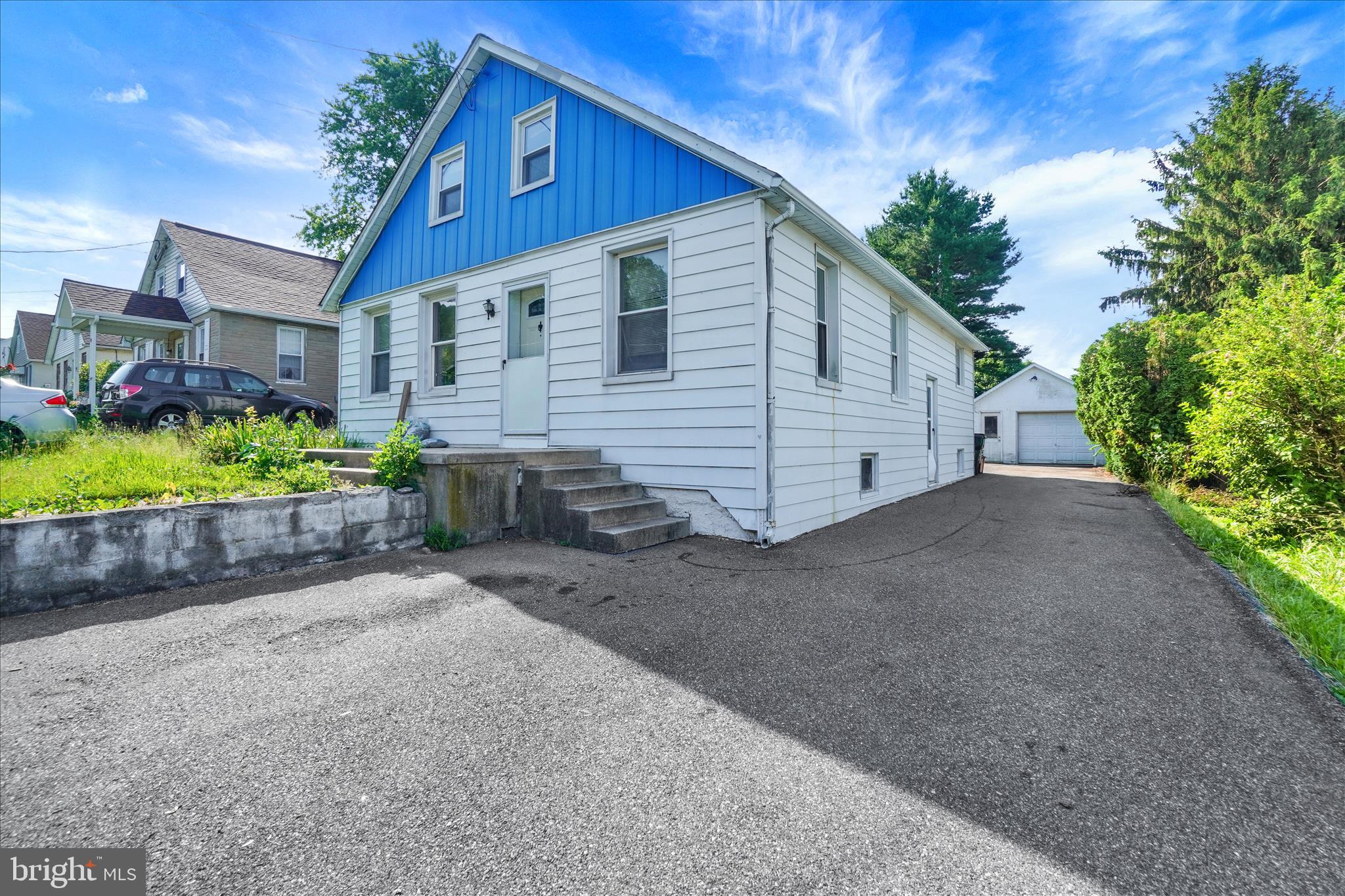 16 E TOLNA ROAD