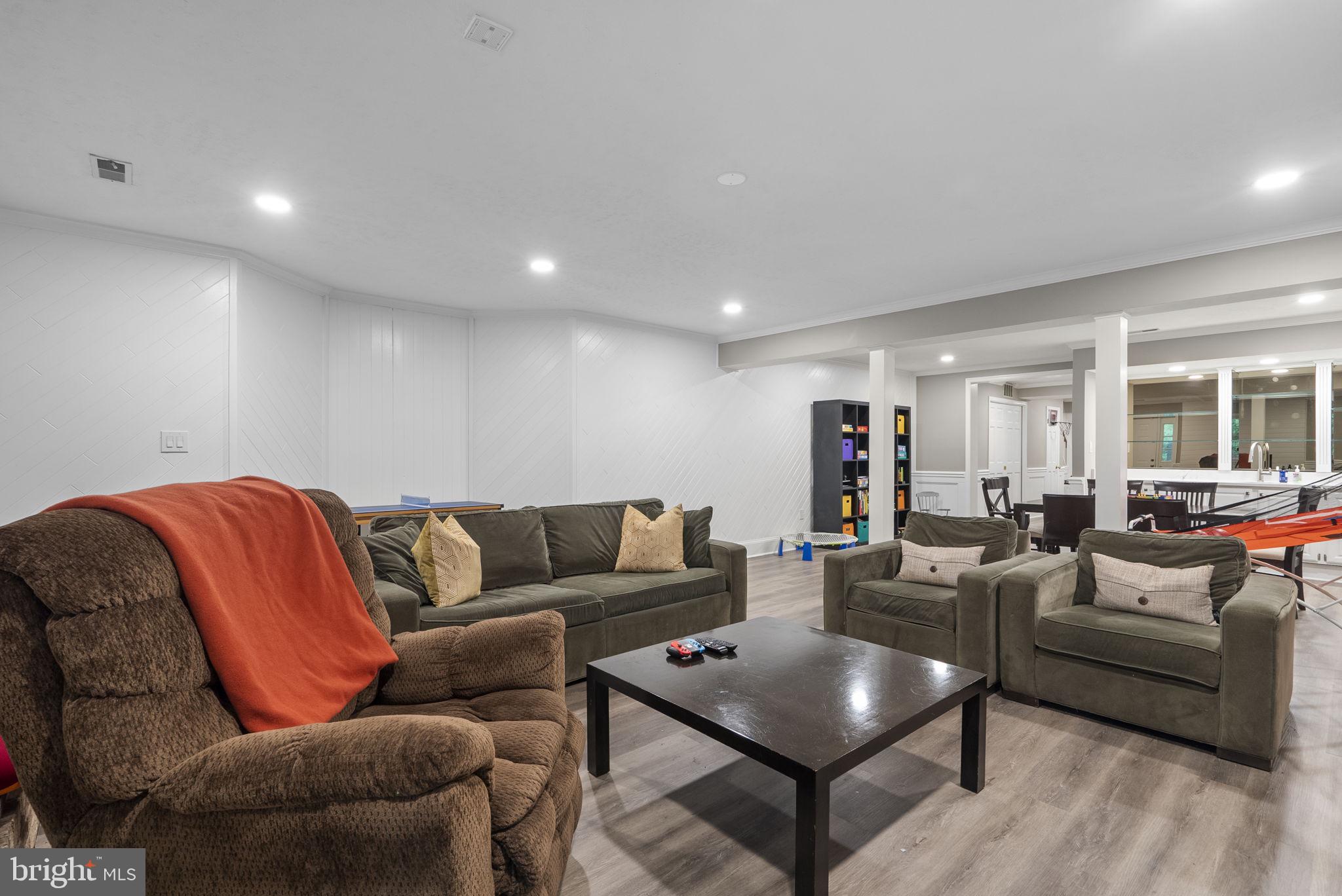 COLESVILLE OUTSIDE - Residential