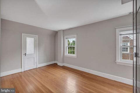 Tiny photo for 1706 N Glebe Road, ARLINGTON, VA 22207 (MLS # VAAR2072670)