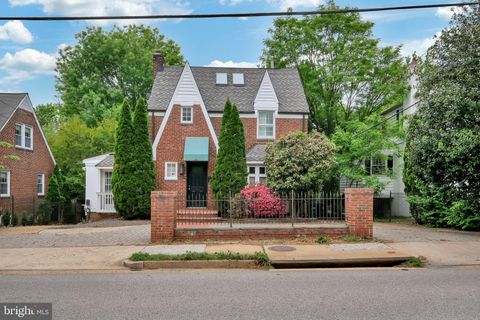 Photo of 1706 N Glebe Road, ARLINGTON, VA 22207 (MLS # VAAR2072670)