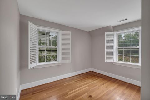 Tiny photo for 1706 N Glebe Road, ARLINGTON, VA 22207 (MLS # VAAR2072670)