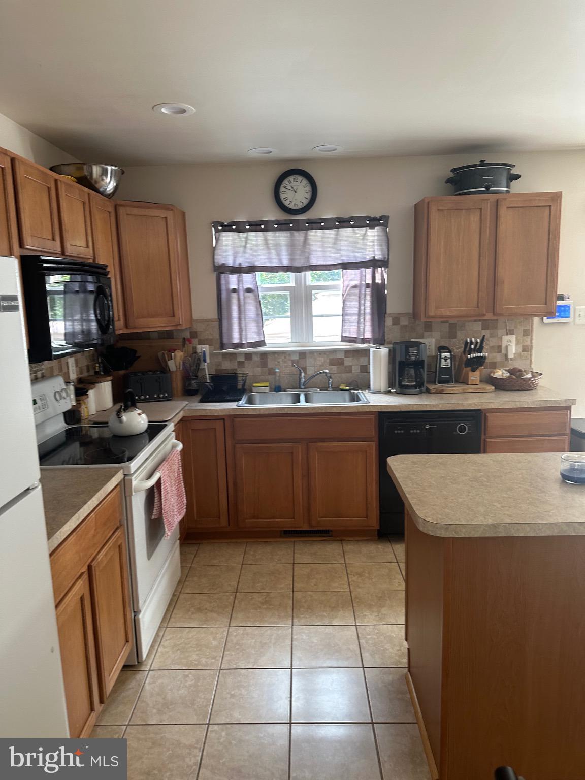 HARBOR POINTE - Residential